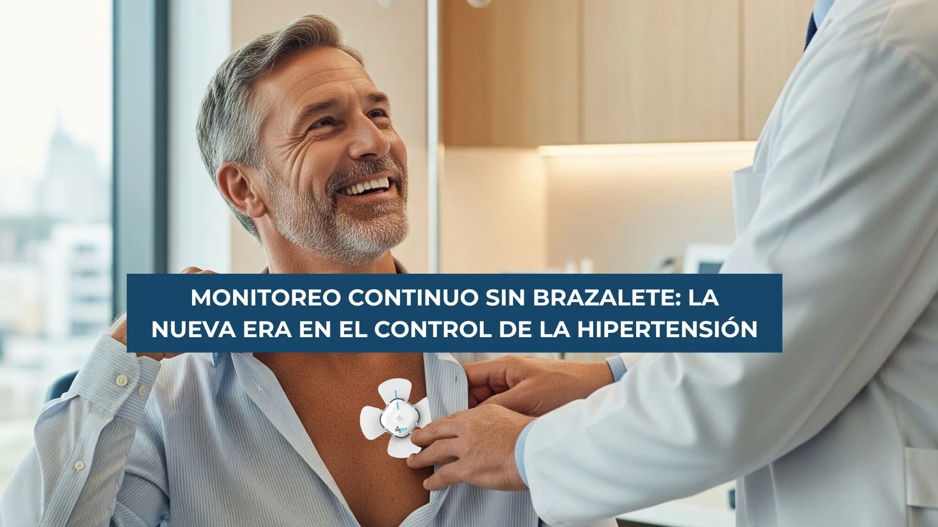 Profesional de salud colocando un parche torácico Biobeat a un paciente adulto