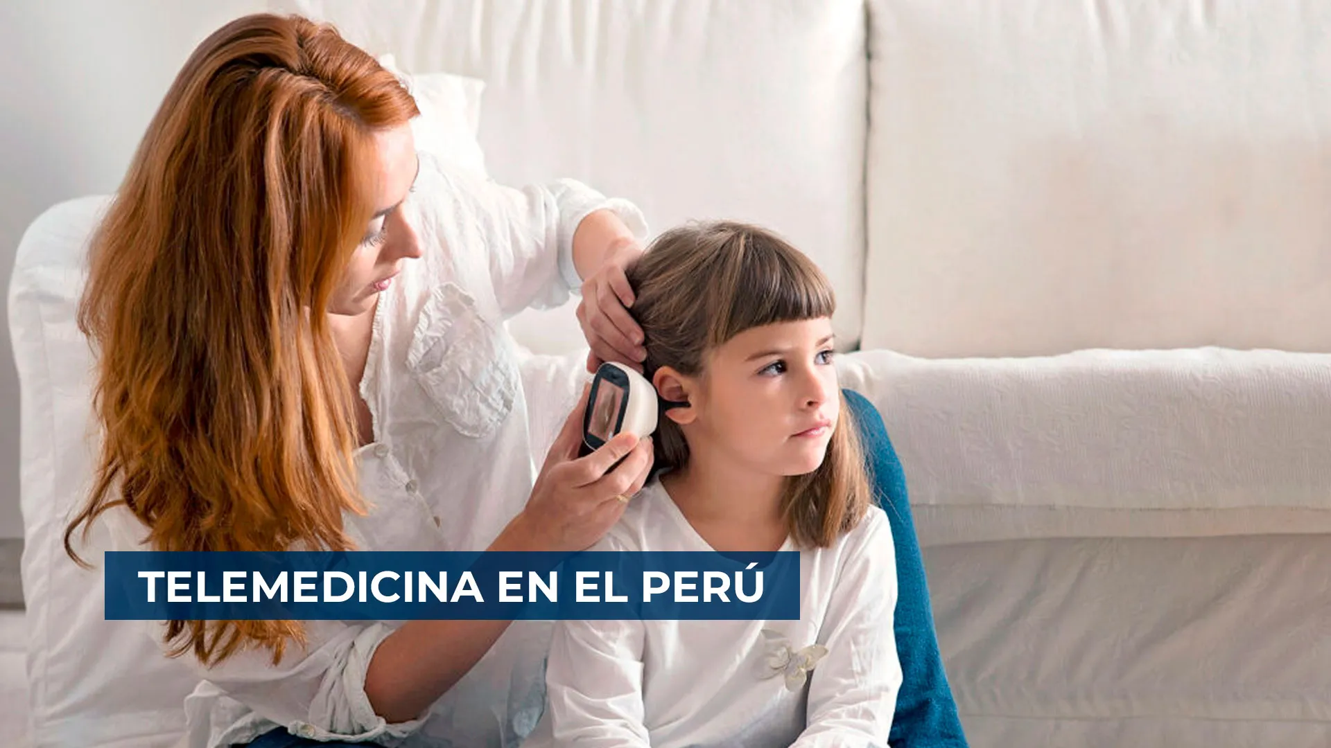 Paciente atendida con un dispositivo TytoCare durante una teleconsulta