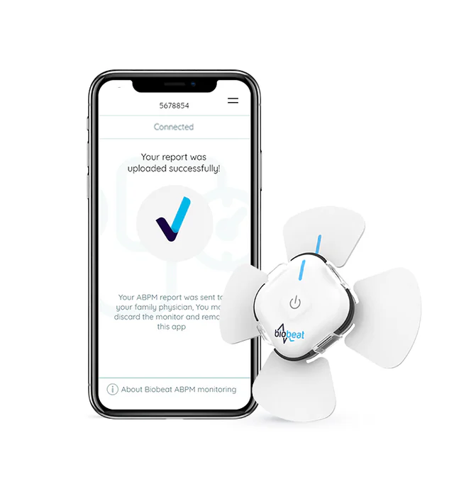 Aplicación móvil Biobeat junto al monitor torácico